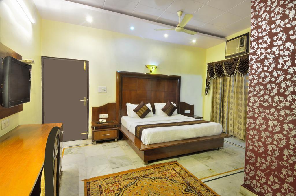 Hotel Roopa International Amritsar Exterior photo